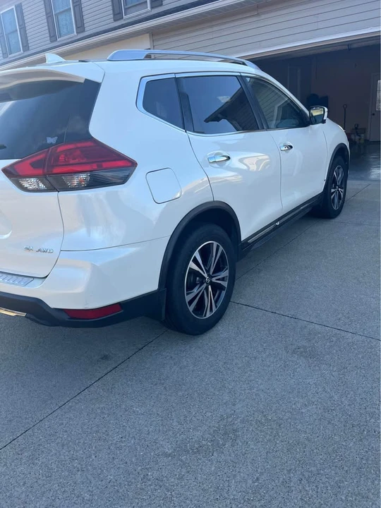 2017 Nissan Rogue - Image 7 of 12