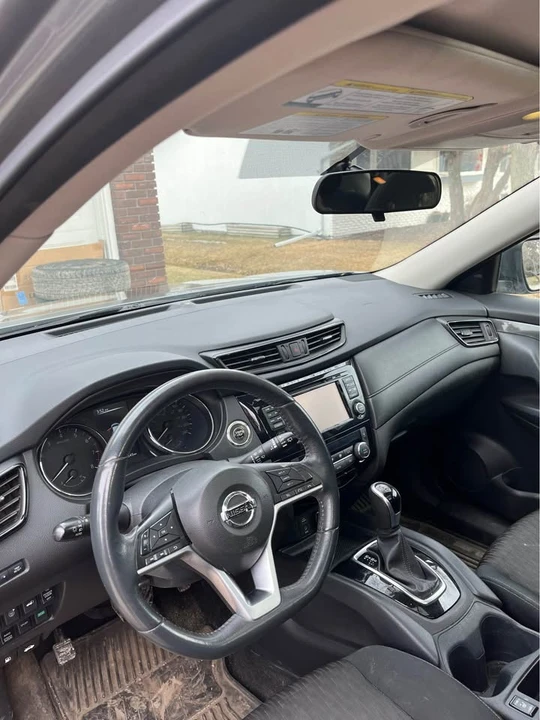 2017 Nissan Rogue - Image 4 of 5