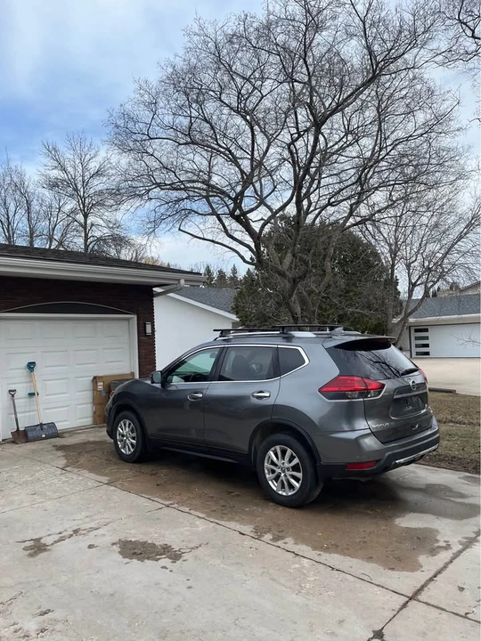 2017 Nissan Rogue - Image 2 of 5