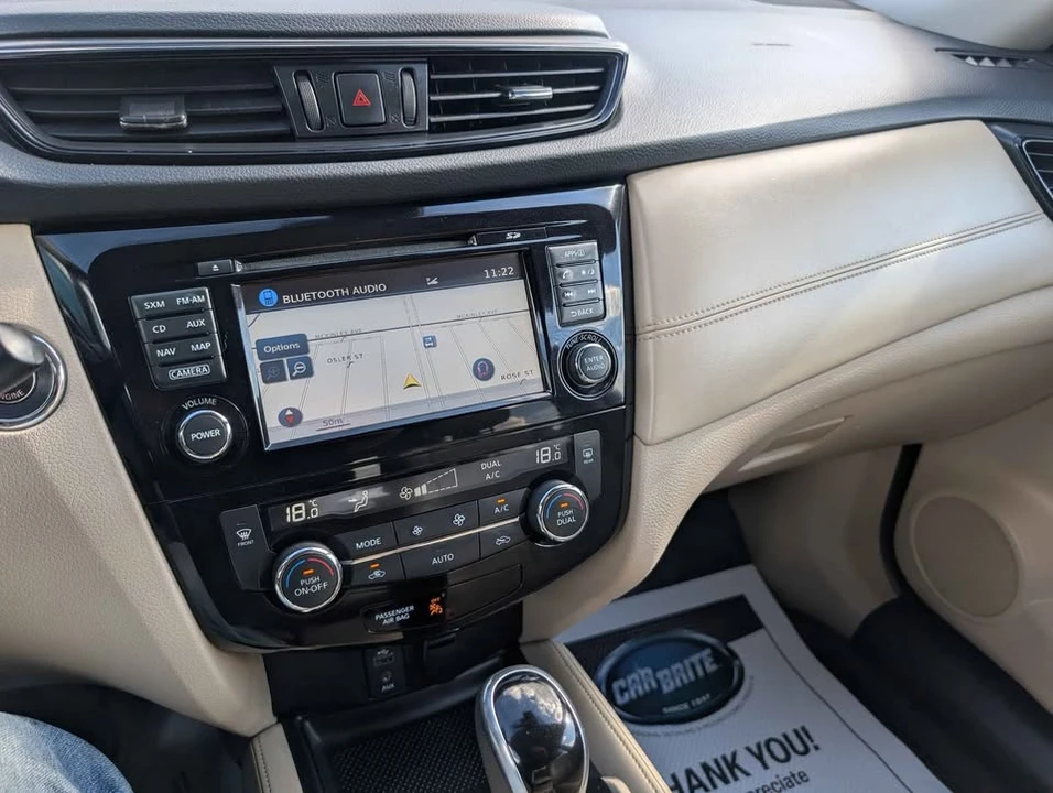 2017 Nissan Rogue - Image 15 of 19