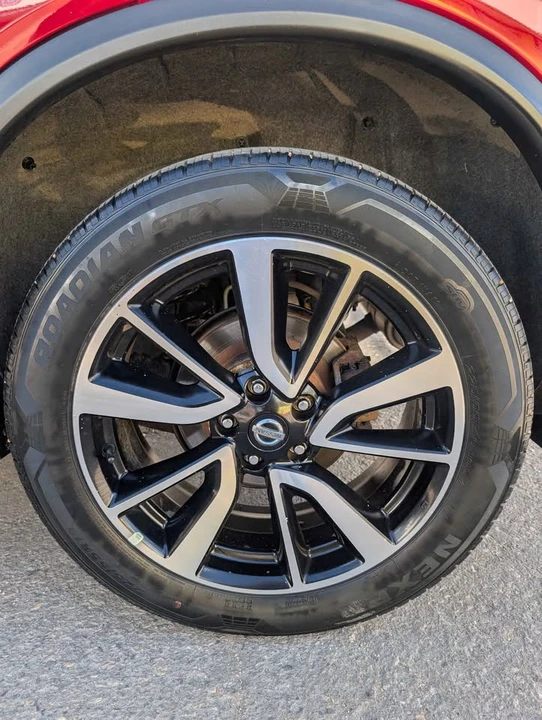 2017 Nissan Rogue - Image 10 of 19