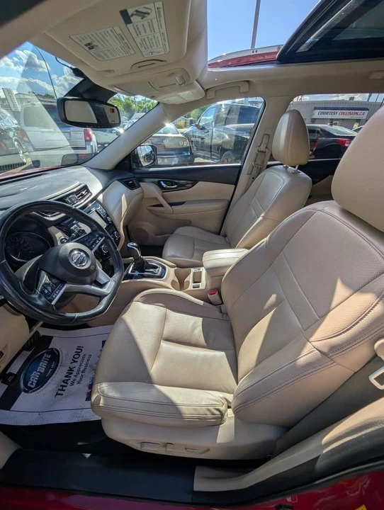2017 Nissan Rogue - Image 11 of 19