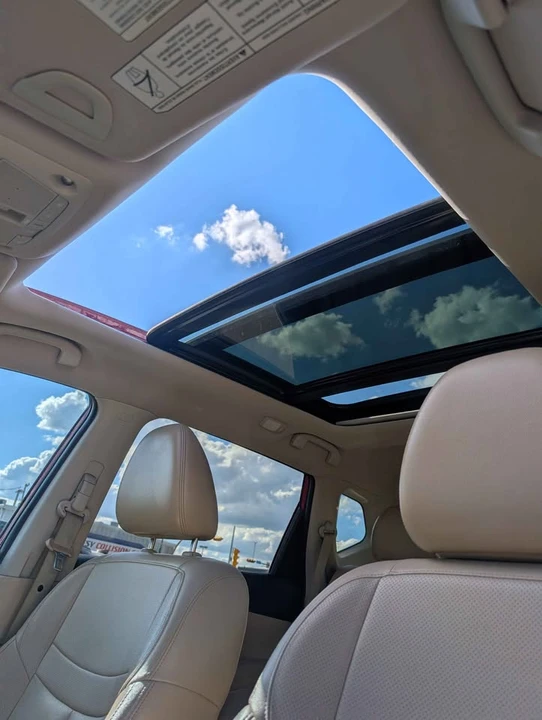 2017 Nissan Rogue - Image 14 of 19