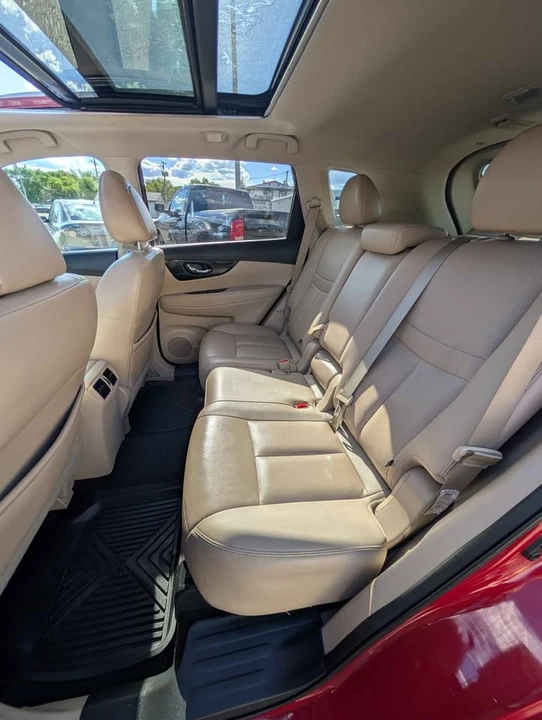 2017 Nissan Rogue - Image 13 of 19