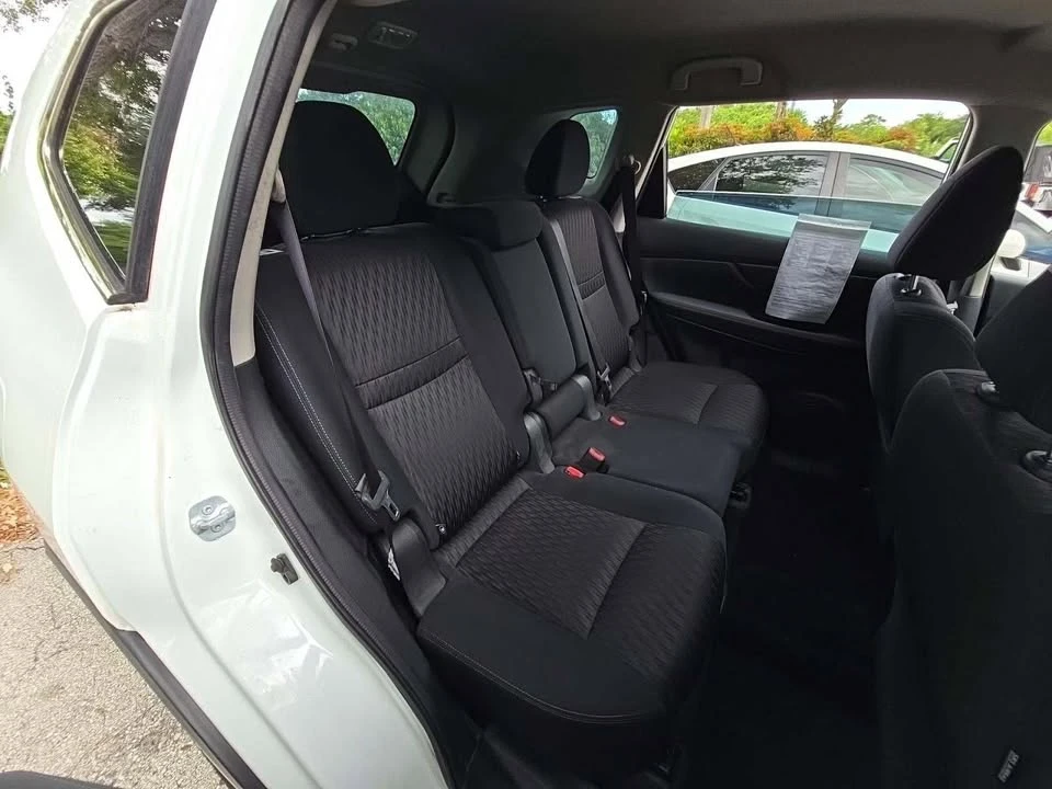 2017 Nissan Rogue - Image 8 of 11
