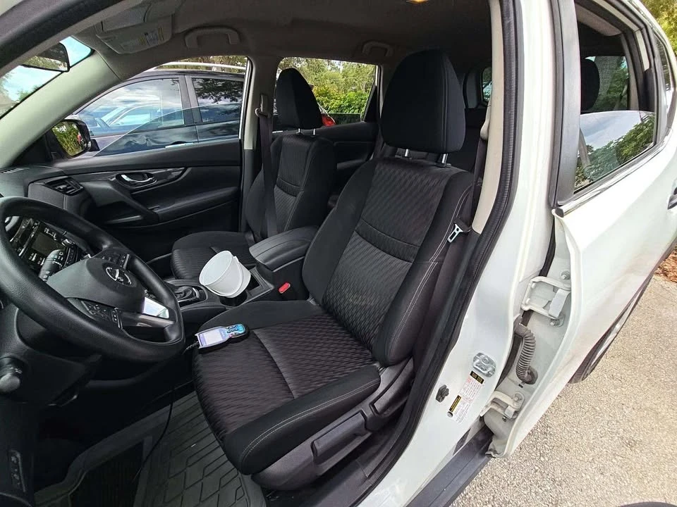 2017 Nissan Rogue - Image 3 of 11