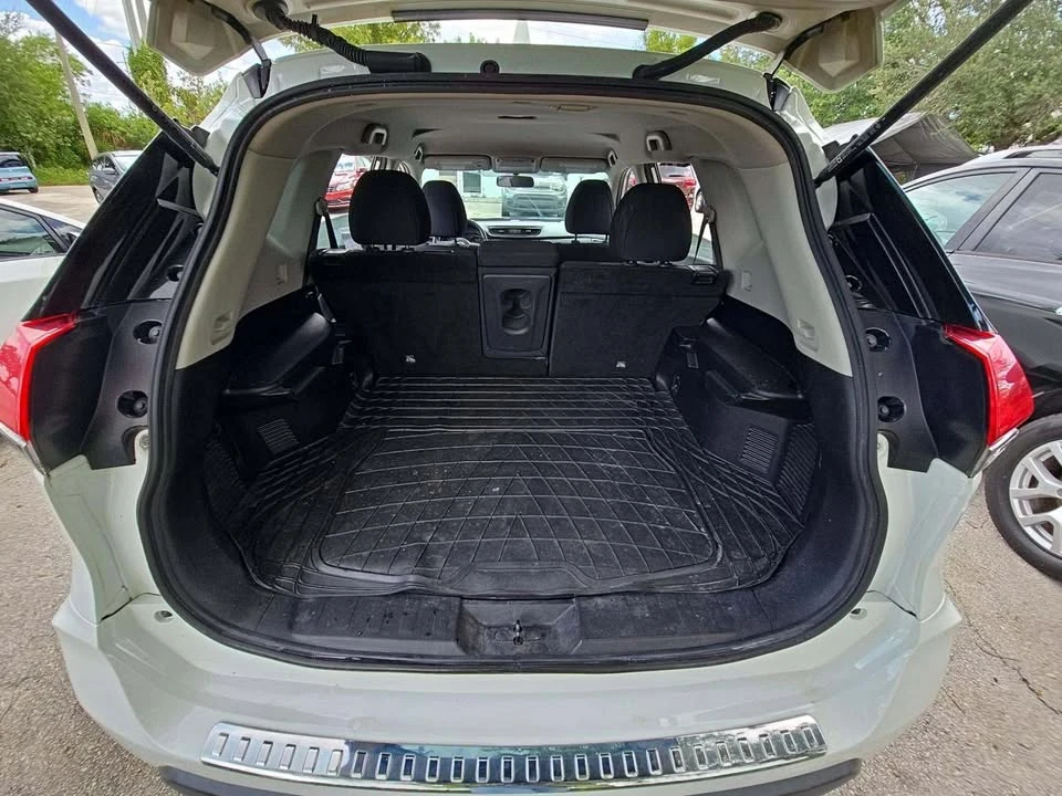 2017 Nissan Rogue - Image 7 of 11
