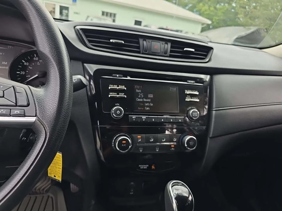 2017 Nissan Rogue - Image 9 of 11