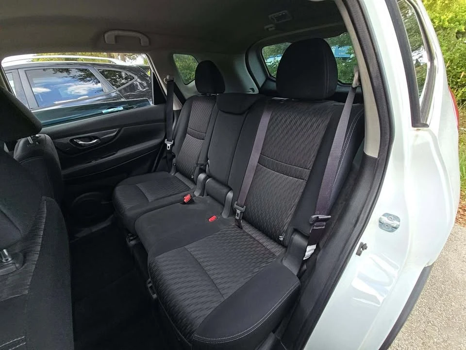 2017 Nissan Rogue - Image 6 of 11