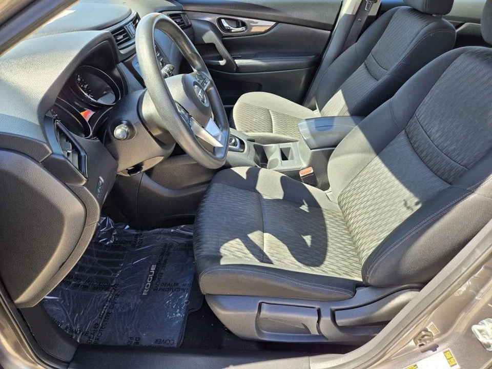 2017 Nissan Rogue - Image 5 of 18