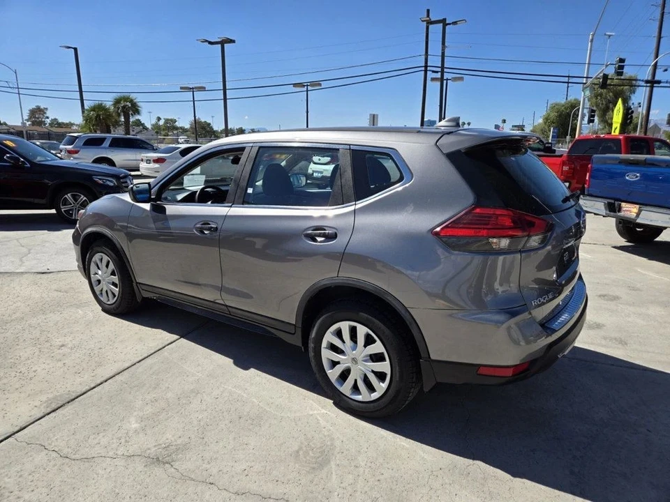 2017 Nissan Rogue - Image 2 of 18