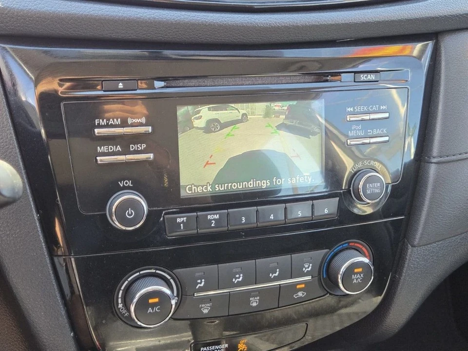 2017 Nissan Rogue - Image 17 of 18