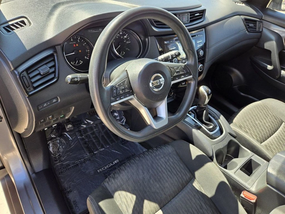 2017 Nissan Rogue - Image 6 of 12