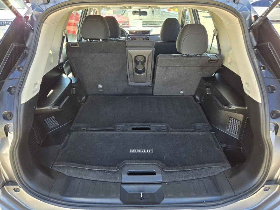 2017 Nissan Rogue - Image 9 of 12