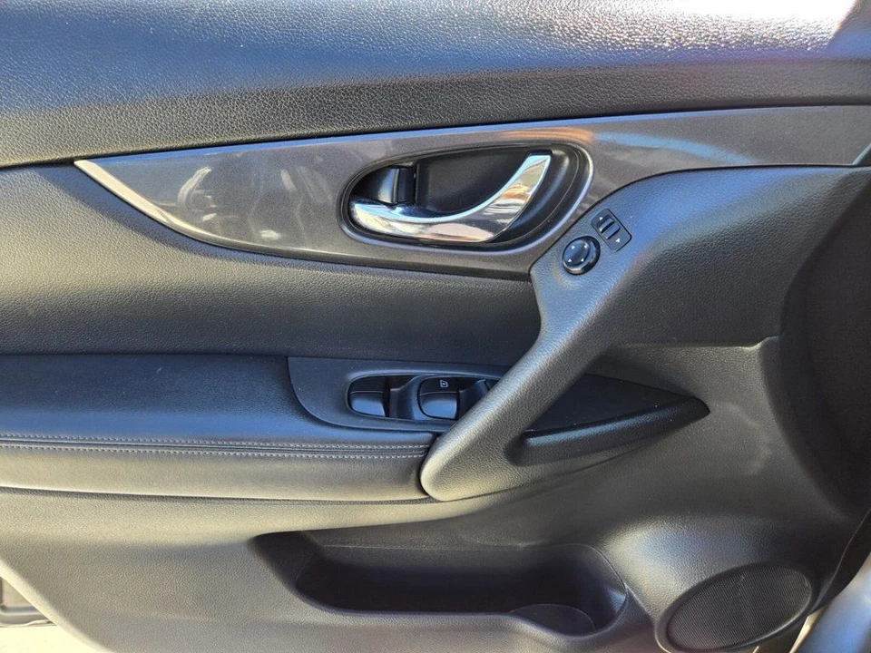 2017 Nissan Rogue - Image 13 of 20