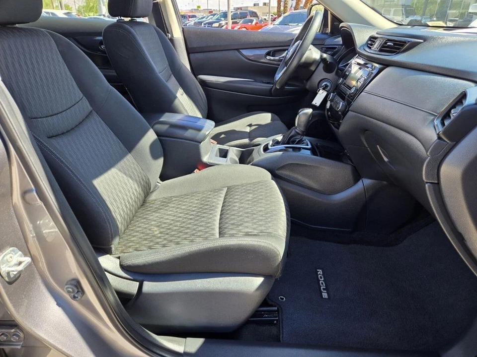 2017 Nissan Rogue - Image 11 of 12
