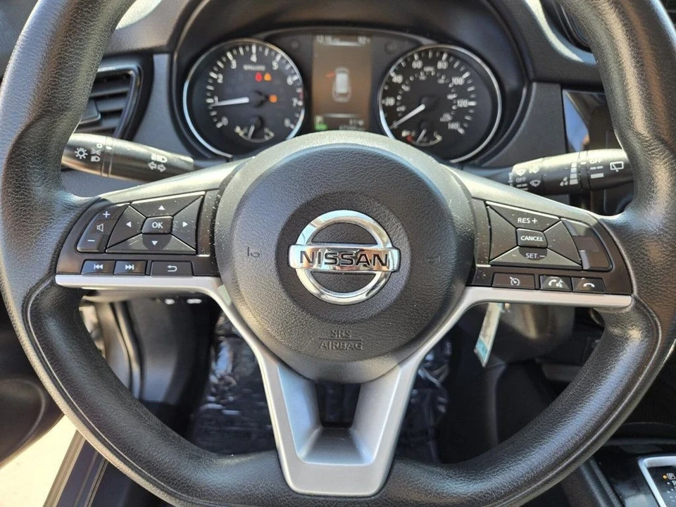 2017 Nissan Rogue - Image 14 of 18