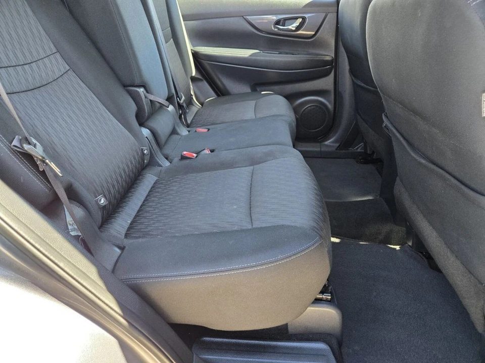 2017 Nissan Rogue - Image 10 of 12