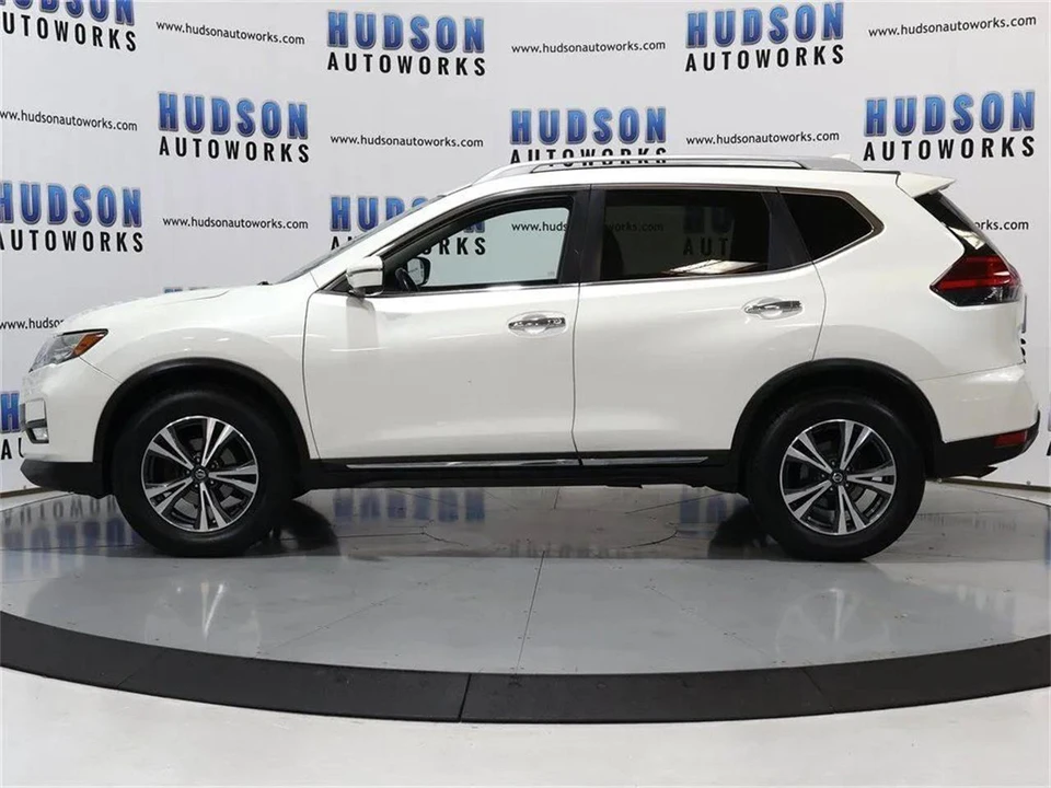 2017 Nissan Rogue - Image 3 of 31