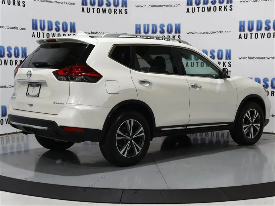 2017 Nissan Rogue - Image 6 of 31