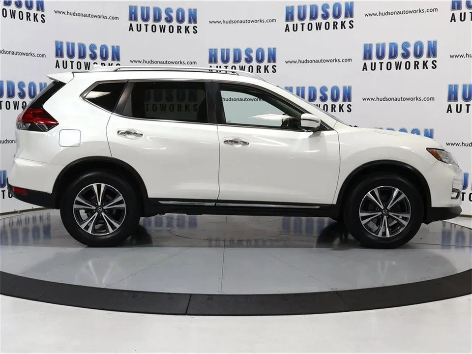 2017 Nissan Rogue - Image 7 of 31