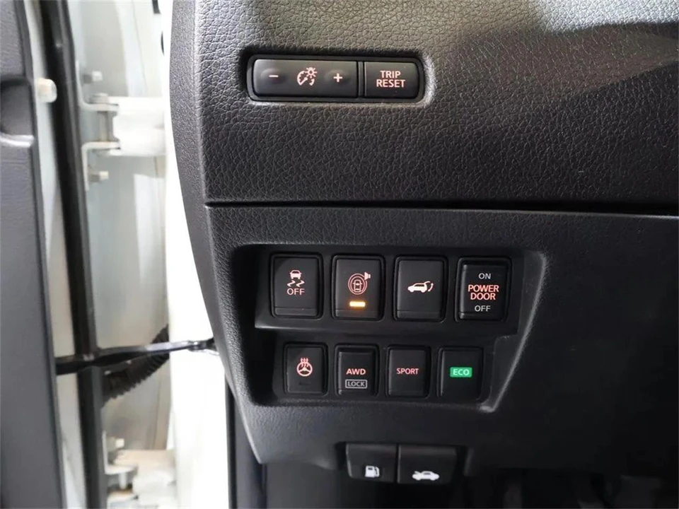 2017 Nissan Rogue - Image 17 of 31