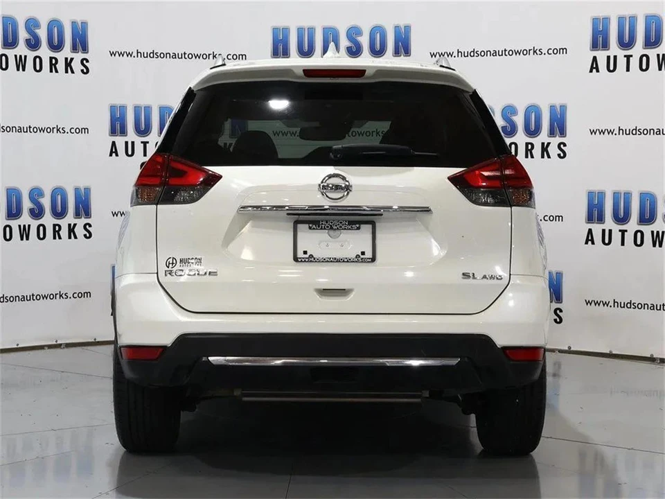 2017 Nissan Rogue - Image 5 of 31