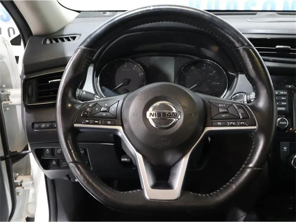 2017 Nissan Rogue - Image 16 of 31