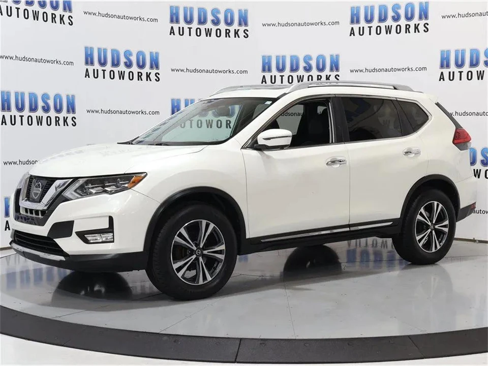 2017 Nissan Rogue - Image 2 of 31