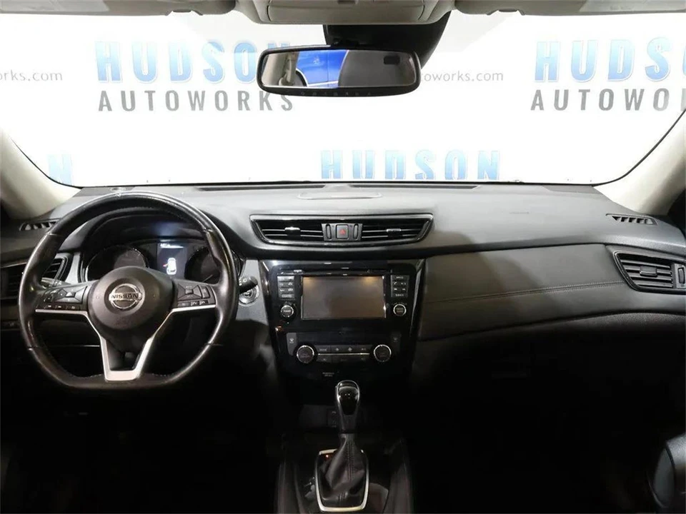 2017 Nissan Rogue - Image 22 of 31