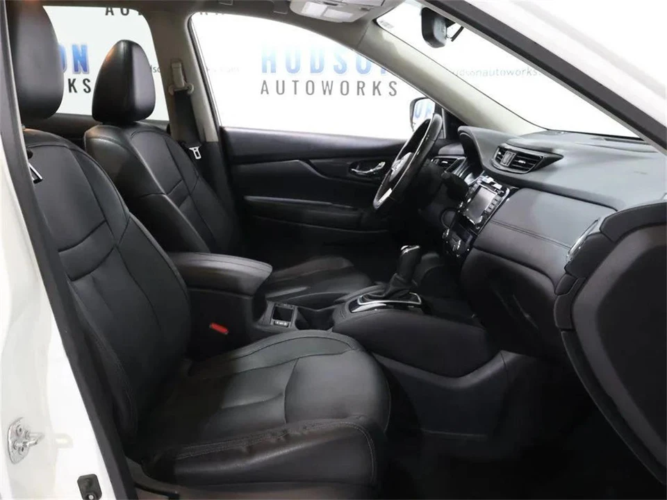2017 Nissan Rogue - Image 27 of 31