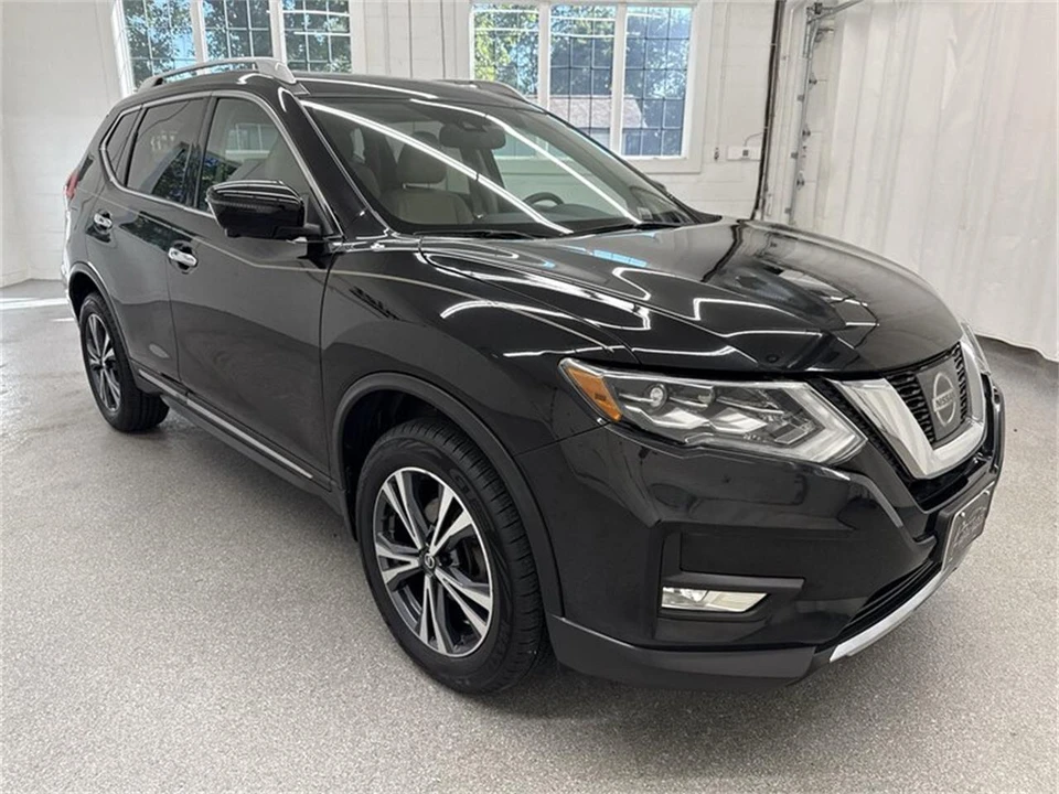 2017 Nissan Rogue - Image 3 of 17
