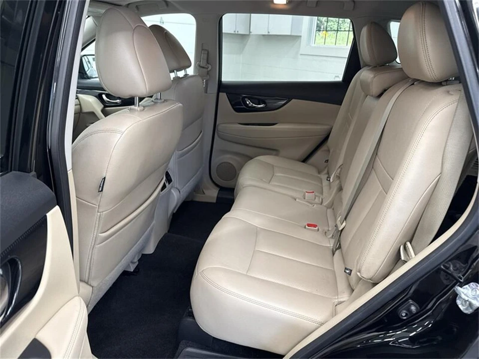 2017 Nissan Rogue - Image 11 of 17
