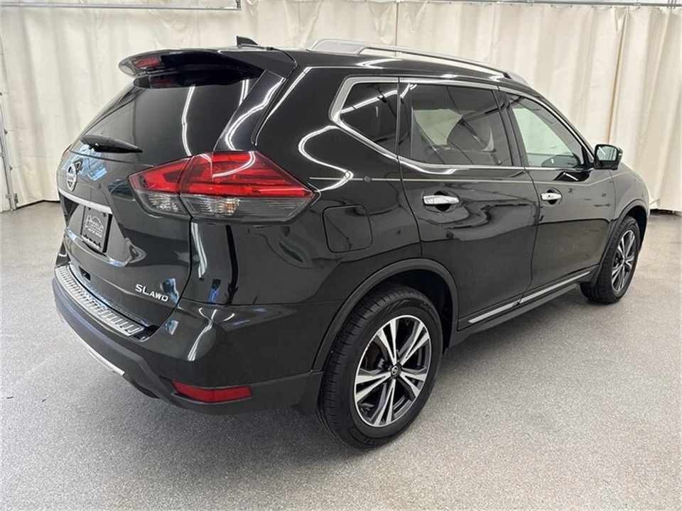 2017 Nissan Rogue - Image 5 of 17