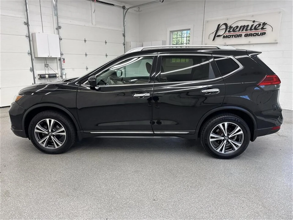 2017 Nissan Rogue - Image 8 of 17