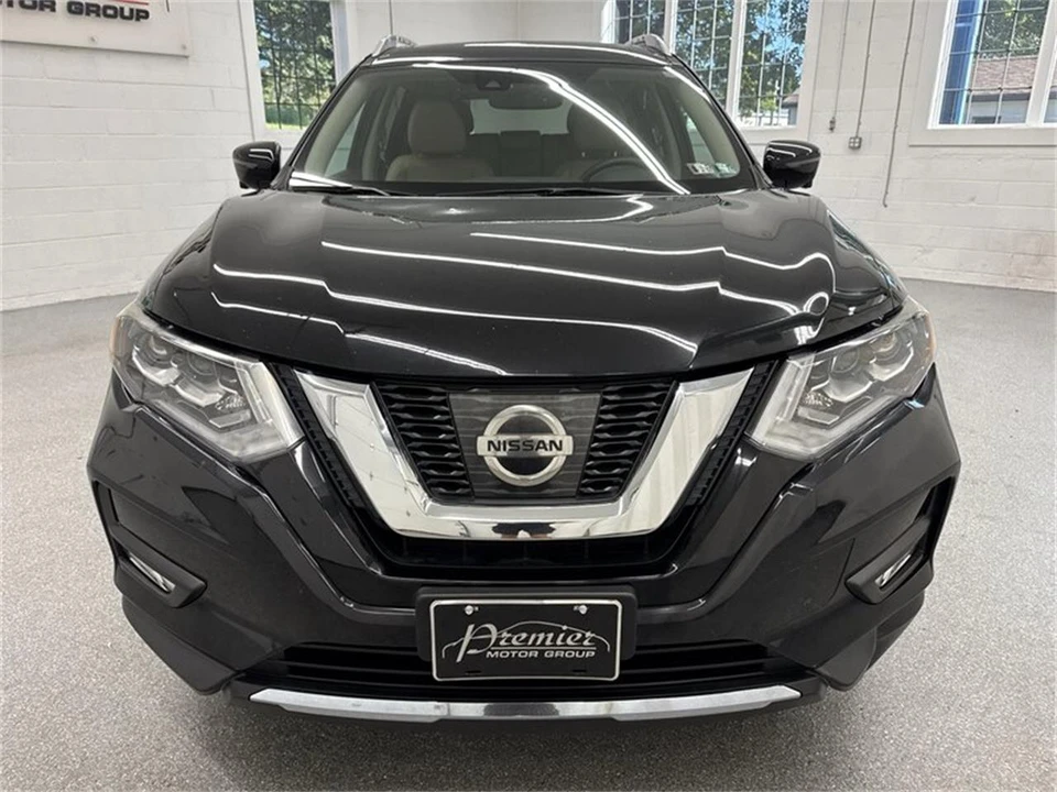 2017 Nissan Rogue - Image 2 of 17