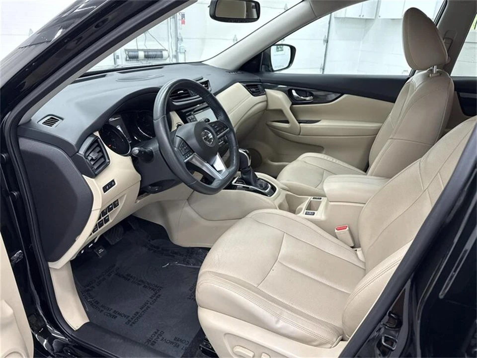 2017 Nissan Rogue - Image 10 of 17