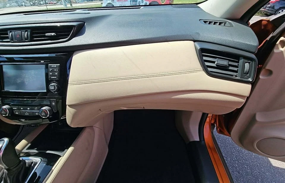 2017 Nissan Rogue - Image 8 of 11