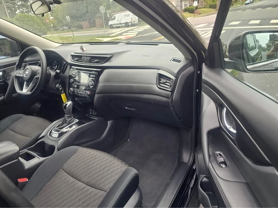 2017 Nissan Rogue - Image 6 of 13