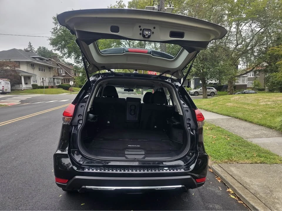 2017 Nissan Rogue - Image 10 of 13