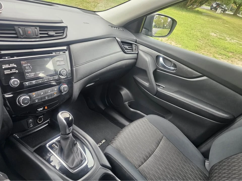 2017 Nissan Rogue - Image 2 of 13