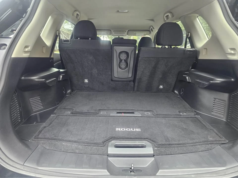 2017 Nissan Rogue - Image 8 of 13