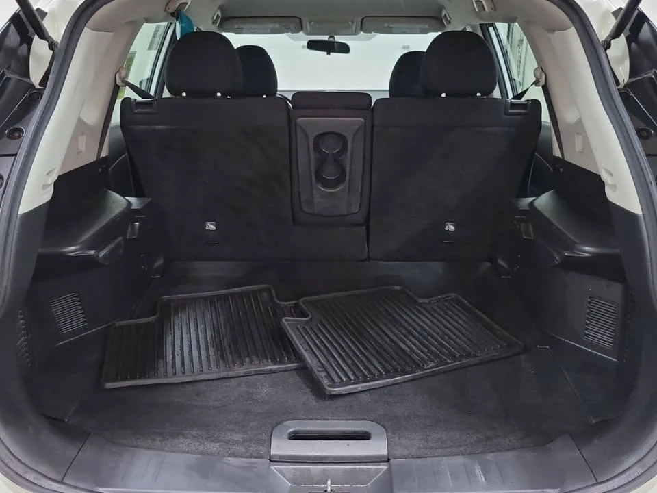 2017 Nissan Rogue - Image 8 of 8
