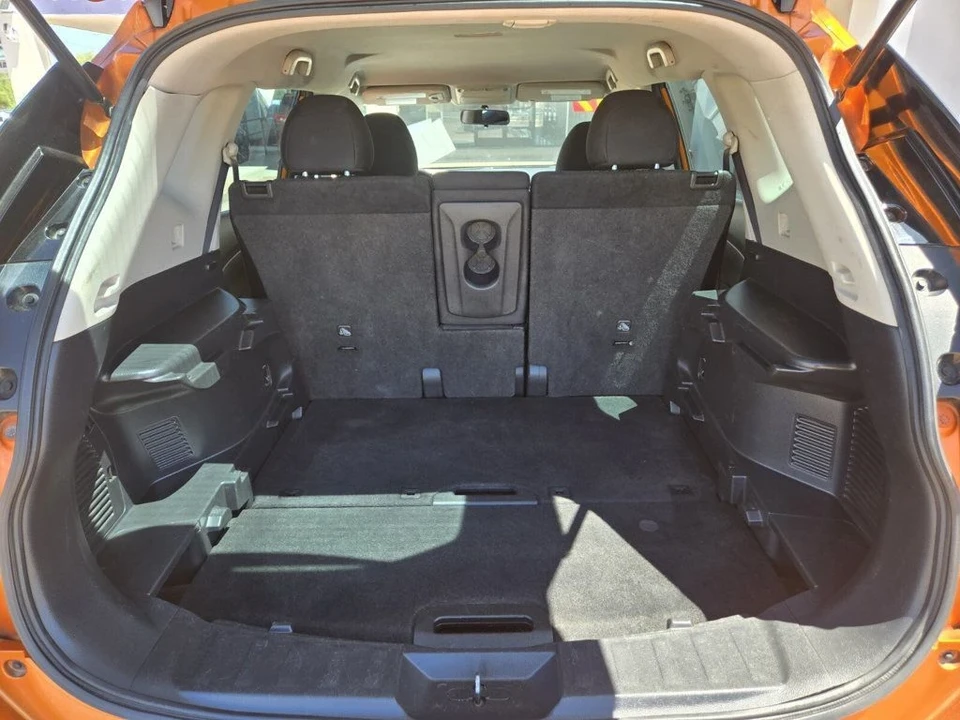 2017 Nissan Rogue - Image 10 of 19
