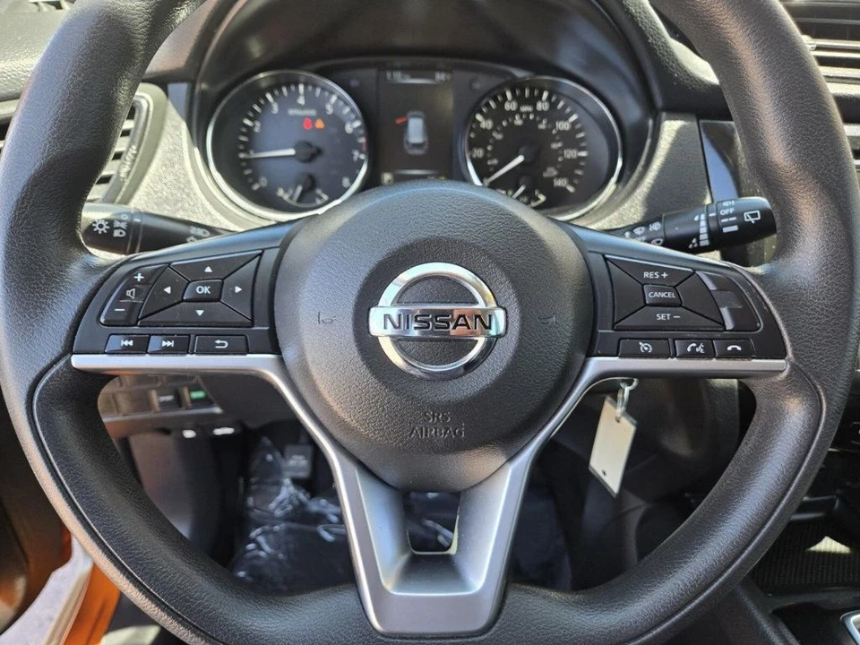 2017 Nissan Rogue - Image 15 of 19