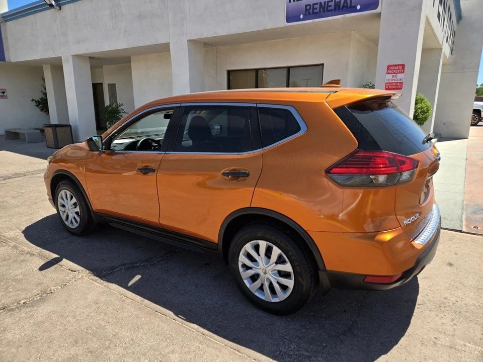 2017 Nissan Rogue - Image 2 of 19