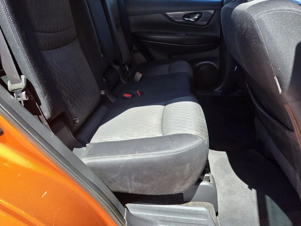 2017 Nissan Rogue - Image 11 of 19