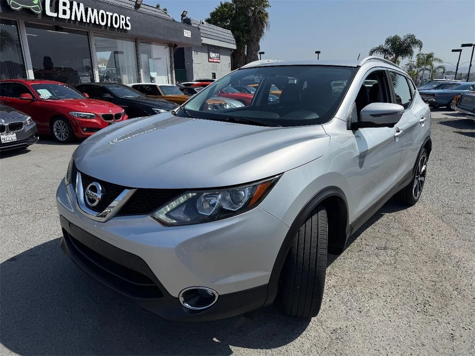 2017 Nissan Rogue - Image 7 of 28
