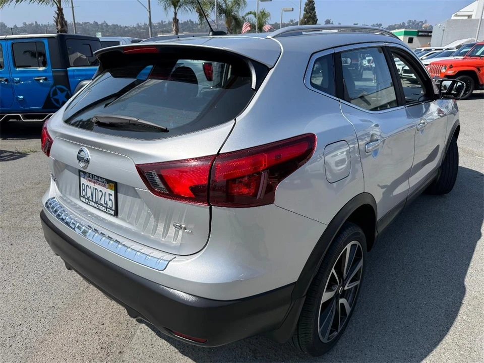 2017 Nissan Rogue - Image 9 of 28