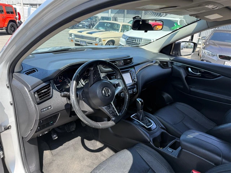2017 Nissan Rogue - Image 12 of 28